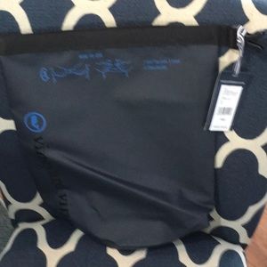 Vineyard Vines Dry Small Pouch